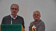 Dekan Wolfgang Rüter-Ebel (links) stellt weitere strukturelle Überlegungen vor. Norbert Noltemeyer leitete die Versammlung in souveräner ...