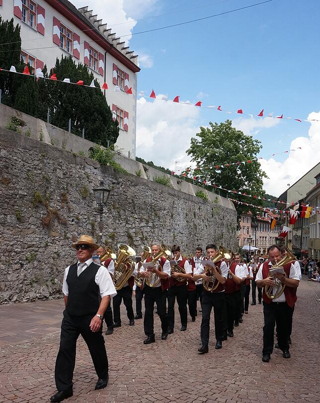 Bild 23: Schwyzertagsumzug in Tiengen 7.7.19