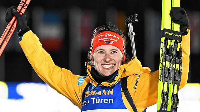 Janina Hettich-Walz aus Deutschland jubelt bei der Siegerehrung über ihren zweiten Platz.