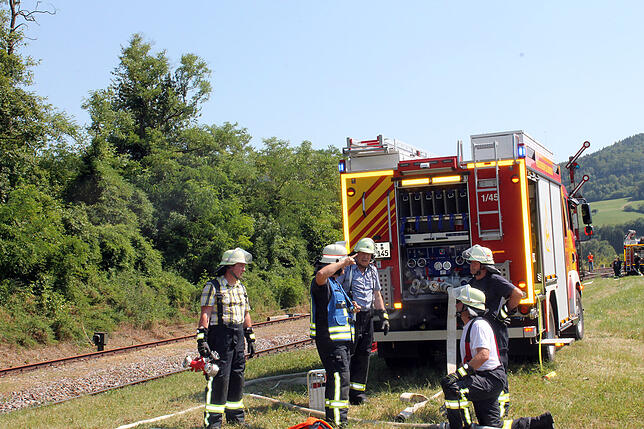 Bild 4: Flächenbrand bei Blumberg-Epfenhofen erfordert einen Großeinsatz der Blumberger Feuerwehr