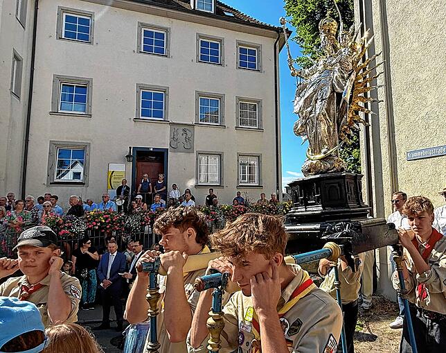 Die Pfadfinder mit der Schwedenmadonna mussten sich schon mal die Ohren zuhalten, wenn der Kanonendonner vom nahen Museumsgarten ertönte.