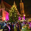 Der Weihnachtsmarkt in Villingen wird passend auf den Standort auf dem heimeligen Münsterplatz ausgerichtet – am Eröffnungstag am 6. ...