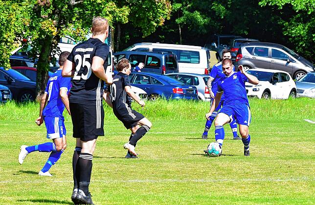 Bild 1: SV BW Murg siegt im Derby bei der SG Niederhof/Binzgen mit 2:1 &ndash; und hier gibt es Bilder!