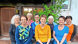 Der Landfrauen-Vorstand, vorne von links: Isolde Kaltenbach (Beisitzerin), Sandra Kuner (Vorsitzende), Franziska Scherzinger-Nagel ...