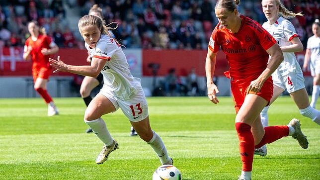 Nia Szenk (l) trägt weiterhin das Trikot des SC Freiburg.