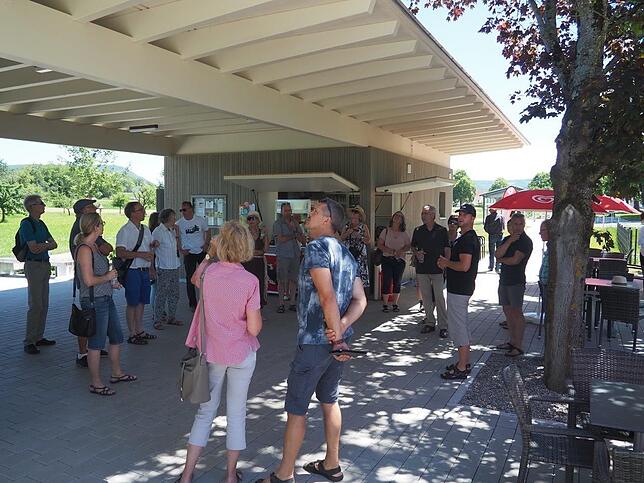 Besichtigt wurde auch der Neubau Servicegebäude Erlebnisgolf mit Touristeninformation am Fernradweg sowie die Neugestaltung ...