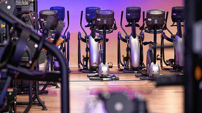 Ungenutzt stehen die Geräte derzeit in den Fitnessstudios.