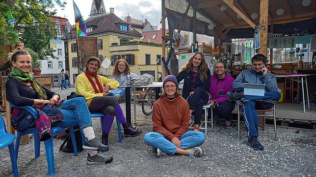 Aktivisten beim Planen: (von links) Corinna Zürn, Luise Brinkmann, Johanna Faehnrich, Frida Mühlhoff, Isabell Lindenfelsler, Annika ...