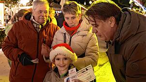 Franz kam mit einer Handvoll Münzen zu SÜDKURIER-Hincooker Andi Schuler (rechts). Er wollte mit seinem Taschengeld die Aktion ...