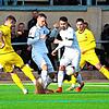 Der FC 08 Villingen (Fabio Alberico Lissera, Zweiter von links, und Harry Föll) bejubelte dank eines superspäten Eigentores einen ...