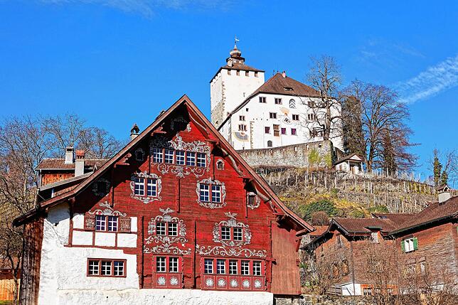 Das bemalte Schlangenhaus.