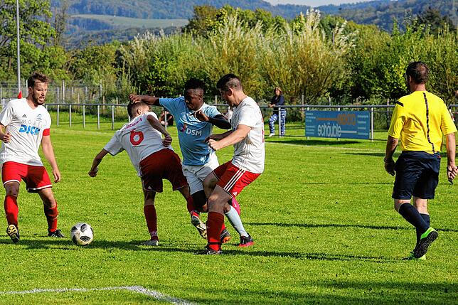 Bild 3: SV Obersäckingen gewinnt gegen den SC Lauchringen mit 2:0 &ndash; und wir haben die Bilder!