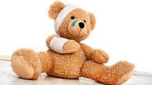 Verletzte Teddybären werden am Samstag im Klinikum Hochrhein behandelt. (Symbolbild)