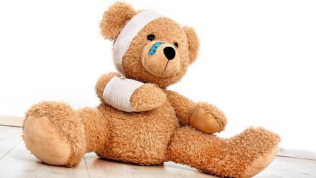 Verletzte Teddybären werden am Samstag im Klinikum Hochrhein behandelt. (Symbolbild)