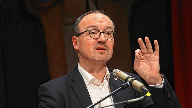 Steht an der Spitze der Stadt: Oberbürgermeister Uli Burchardt, Besoldungsstufe B 8 (Grundgehalt ohne Zulagen 137.000 Euro pro Jahr brutto)