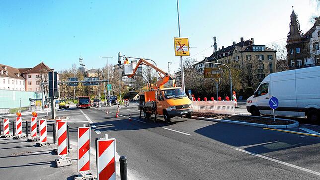Der westliche Teil am Sternenplatz auf der Seite des Archäologischen Landesmuseums (links) ist fertig. Jetzt wird das nächste Baufenster ...