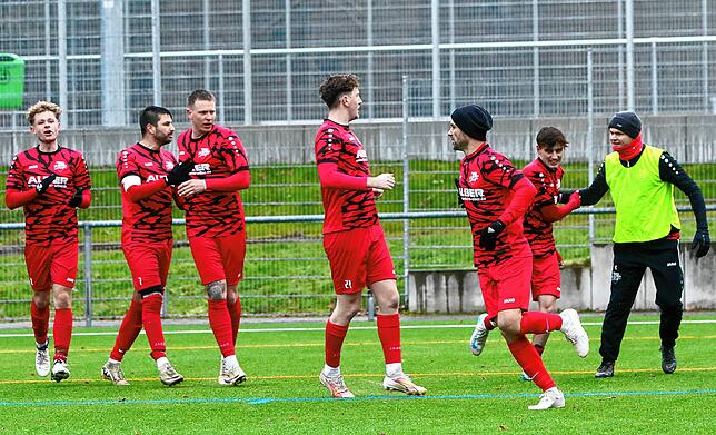 Bild 12: Der TSV Aach-Linz gewinnt sein letztes Spiel des Jahres mit 3:1. Wir haben die besten Bilder!