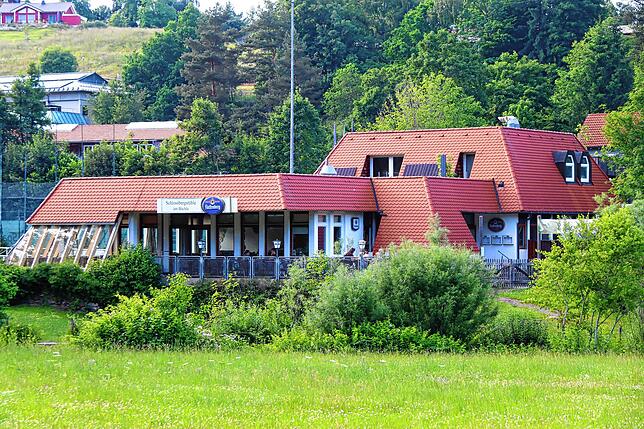 Die Gaststätte Save am Schlossberg gehört zum Unterkirnacher Sportlertreff. In unmittelbarerer Nachbarschaft der Sportanlagen und ...
