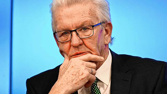 Winfried Kretschmann (Grüne) während einer Pressekonferenz in Stuttgart.