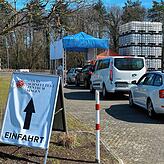 Noch sind Tests auf dem Parkplatz sehr gefragt. Zum Ende der Sommerferien soll das Angebot aber reduziert werden.