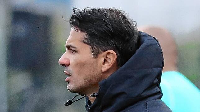 Ali Günes, Trainer des Türk. SV Singen, will sich vom Blick auf die Tabelle nicht blenden lassen und will von vorgezogenen Glückwünschen ...