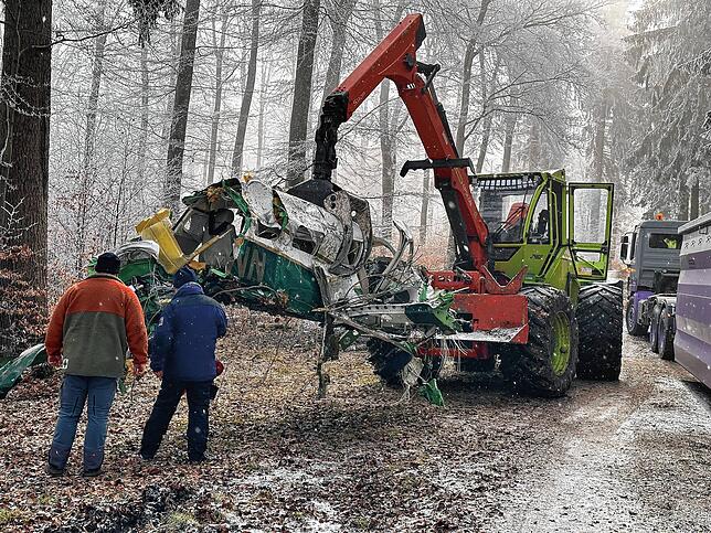 Bild 12: Tödlicher Flugzeugabsturz: Eindrücke von der Bergung des Wracks