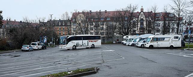 Wenn die Busparkplätze vom Döbele an den Fernbusbahnhof Europabrücke (vormals: Zentraler Omnibusbahnhof am Brückenkopf Nord) verlagert ...