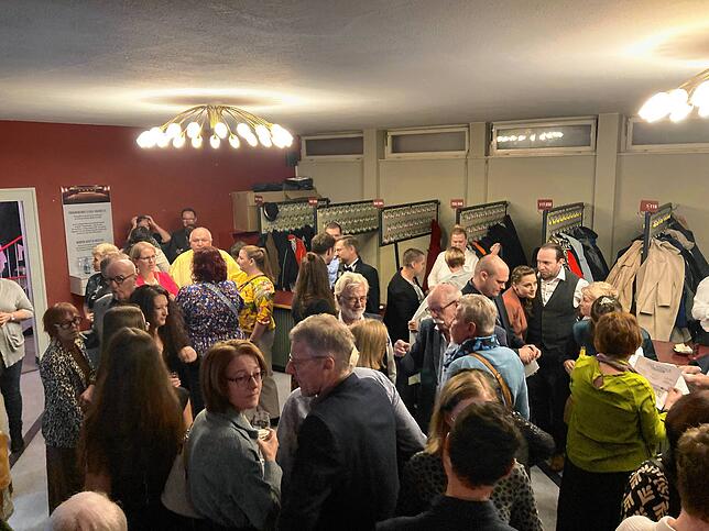 Bild 9: Gute Laune bei der Premiere des Musical-Karussells im Gloria-Theater
