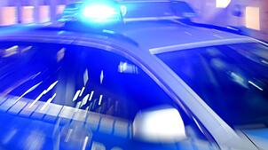 Mit einem Luxussportwagen ist ein 21-Jähriger in Mannheim vor der Polizei geflohen. (Symbolbild)