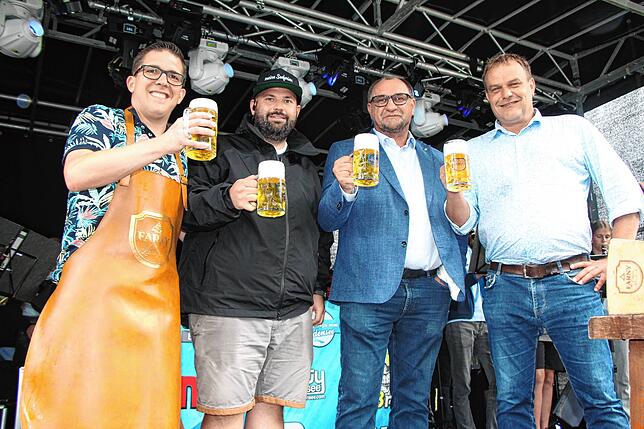 Bild 26: Uhldingen feiert: Die besten Bilder vom ersten Tag des Hafenfestes mit Schrottregatta