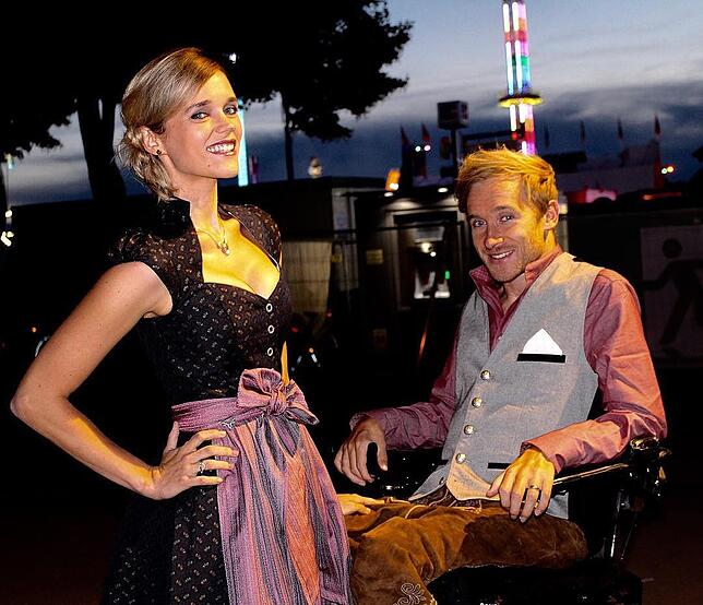 Gesichter wie Sarah Elena Timpe (hier mit Ehemann Samuel Koch) sollen zu Erfolg verhelfen.