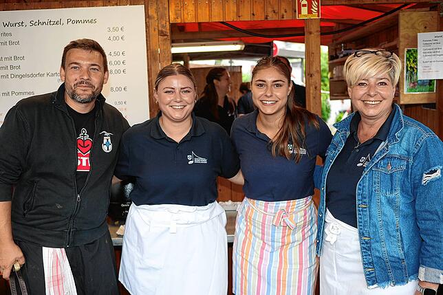 Bild 16: Frühschoppen und Flohmarkt locken die Besucher – so endet das Dingelsdorfer Herbstfest 2024