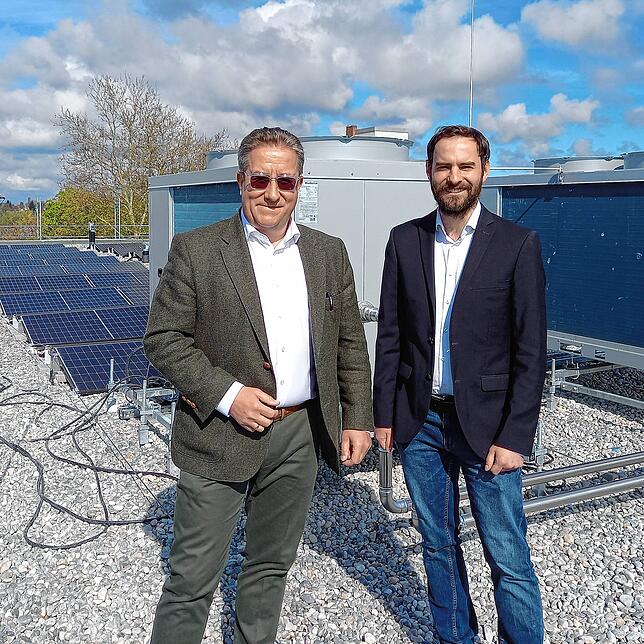 Wobak-Chef Jens-Uwe Götsch und Malte Heinrich (Wobak) auf dem Dach des fast fertiggestellten Wohngebäudes in der Brandenburger Straße. ...