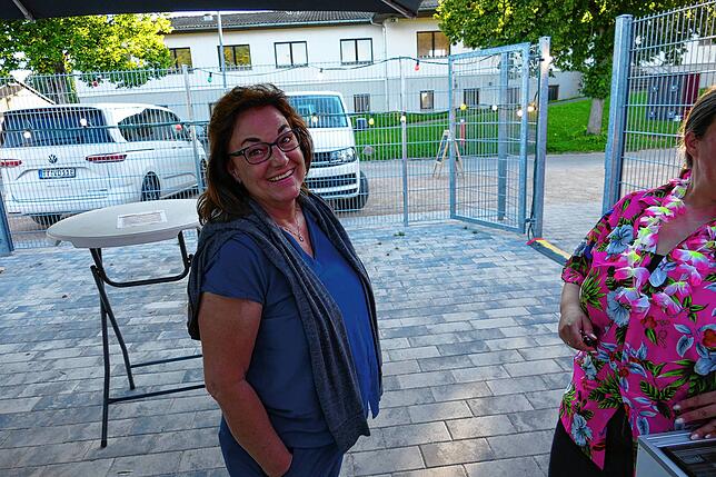 Bild 14: Generationenübergreifende Premiere der Beach-Party beim Vereinsheim des SSC Donaueschingen ein Hit
