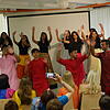 Bollywood in Bad Säckingen: Schulleitung, Lehrkräfte, Gäste und Schüler der Rudolf-Eberle-Schule in Bad Säckingen wurden am ...