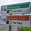 Das Schild weist 69 freie Plätze aus. Das ist korrekt, auch wenn im Parkhaus Stadtmitte derzeit keine Plätze zur Verfügung stehen.