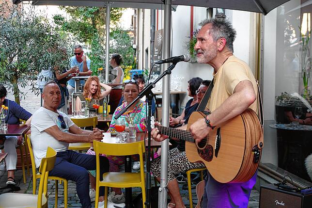 Das Fernando lud Singer-Songwriter Elmar Walser, ein.