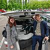 Jetzt stehen Amélie Glocker und Niklas Glocker mit Hund Arnold aus Hamburg unter der Heckklappe ihres Autos. Können sie in ein paar ...