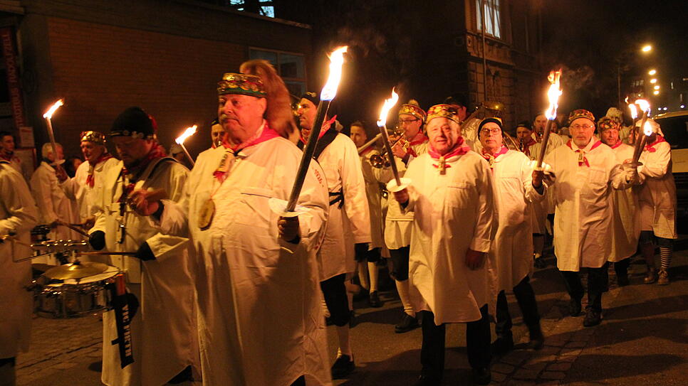 Der Hemdglonker-Umzug zieht durch die Straßen und Gassen von Radolfzell. Nun ist offiziell die Hochphase der Fasnacht eröffnet. Im ...