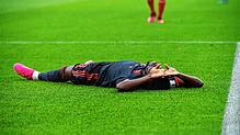 Zusätzlich zur bitteren Pleite in Mainz zog sich Alphonso Davies eine Verletzung zu und wird den Bayern vorerst fehlen.