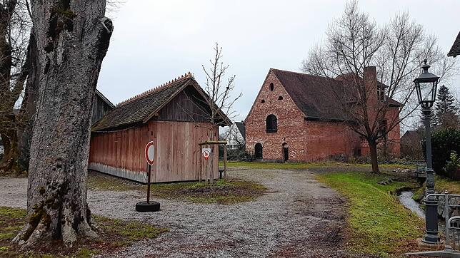 Jetzt steht fest, wie und was gebaut werden darf: Für das Areal rund um die historische Kegelbahn (links) und den Eiskeller wurde die ...