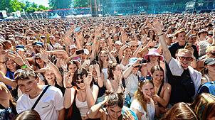 Wahnsinn! Das Campus-Festival 2025 ist ausverkauft, das Wetter spielt beim Open-Air auch mit und rund 25.000 Menschen strömen ins ...