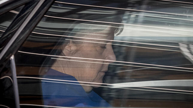 Bundeskanzlerin Angela Merkel nach einer CDU-Vorstandssitzung: Kanzler und Präsidenten arbeiten bis zur Erschöpfung – doch von der Macht ...