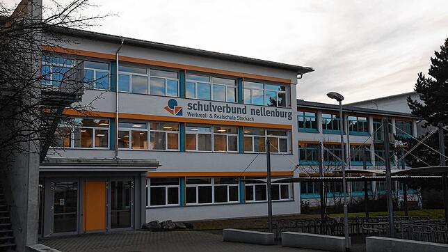 Der Schulverbund Nellenburg in Stockach auf einem Archivbild. Eine Woche nach Schuljahresbeginn ist nun ein Kind, das die Schule ...