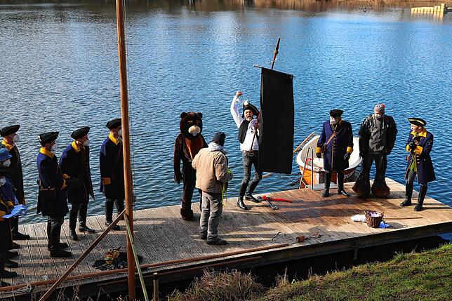 Kaum am Steg angelandet, wurde in Illmensee sogleich die Piratenfahne aufgezogen.
