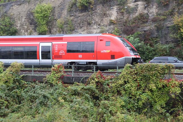 Noch zuckelt die Bahn gemächlich durchs Wutachtal. Mit der Fahrplanumstellung am 16. Dezember soll das Tempo auf Teilstrecken auf ...