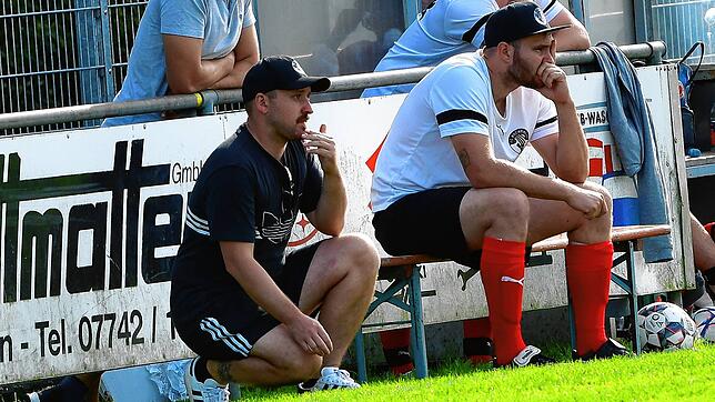 Ende einer Ära: Philip Brandl, links mit Mike Amann, beendet im Sommer nach fünf Jahren seine Tätigkeit als Trainer beim FC Hochrhein ...