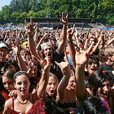 (Archivbild) Jubelnde Fans wie beim letzten Auftritt der Ärzte bei Rock am See 2008 werden sich bei ihrem Konzert am Samstag im ...