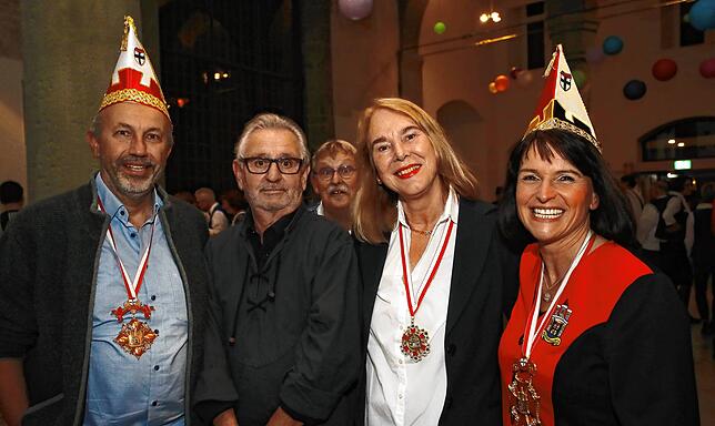 Bild 21: Die Narrengesellschaft Niederburg feiert ihren Fasnachtsauftakt