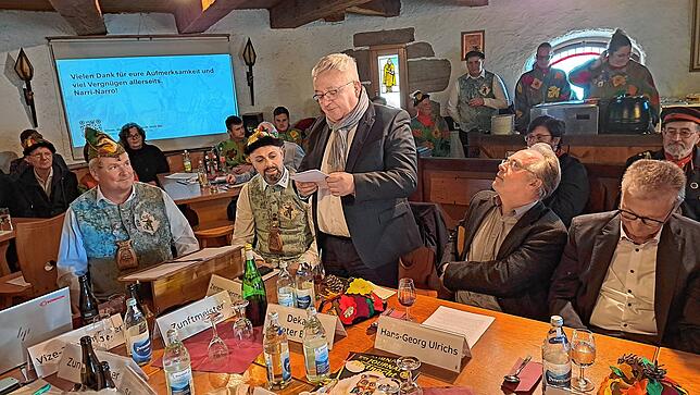 Dekan Peter Berg war in diesem Jahr zum letzten Mal in seinem kirchlichen Amt beim Narrengericht vertreten. Er wird den Narren aber auch ...